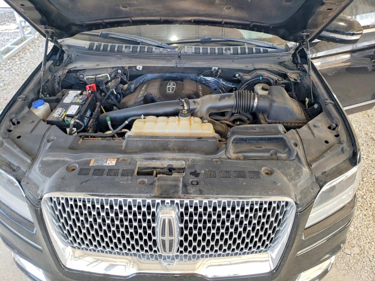 2019 LINCOLN NAVIGATOR RESERVE photo 12