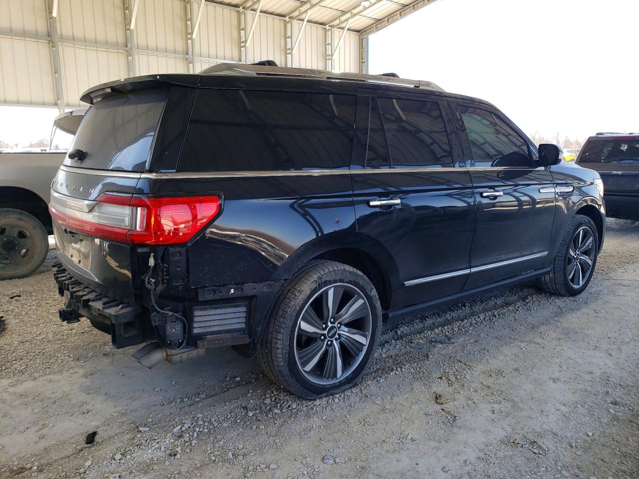 2019 LINCOLN NAVIGATOR RESERVE photo 3
