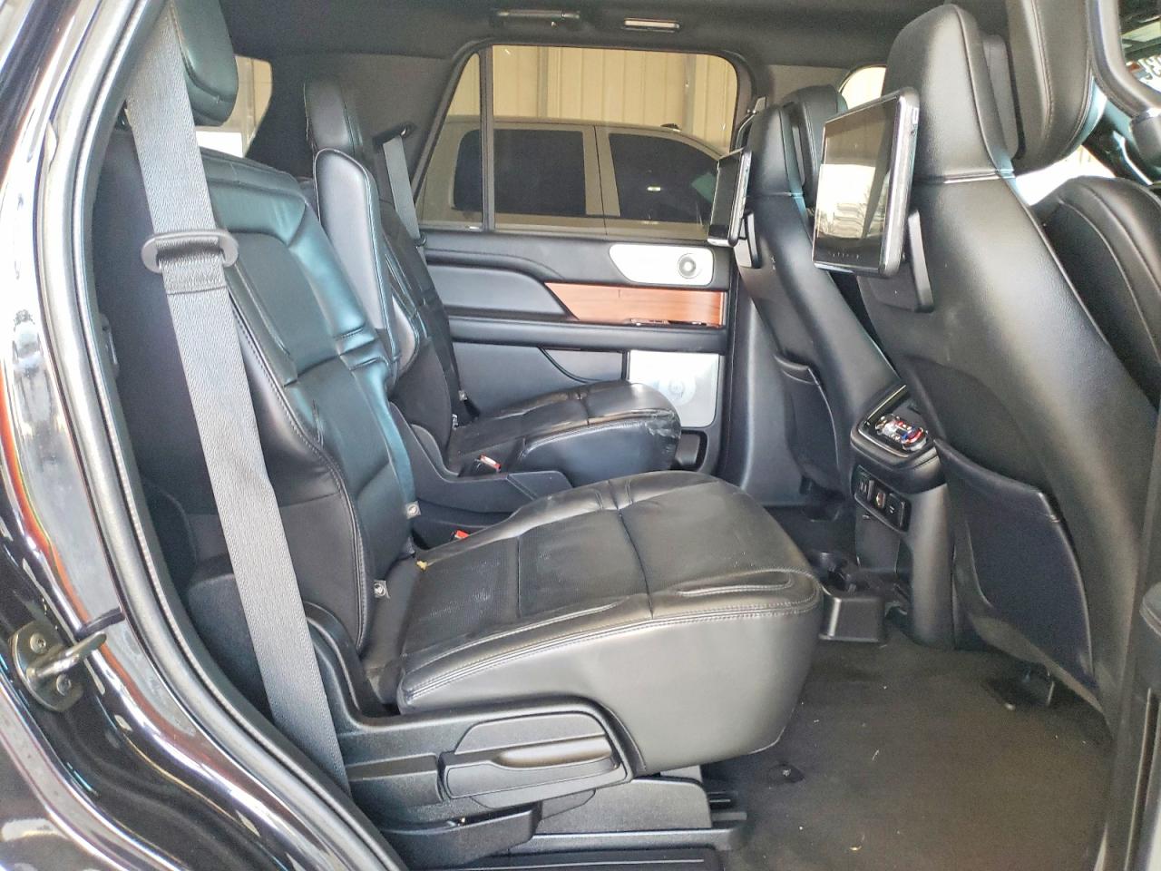 2019 LINCOLN NAVIGATOR RESERVE photo 11