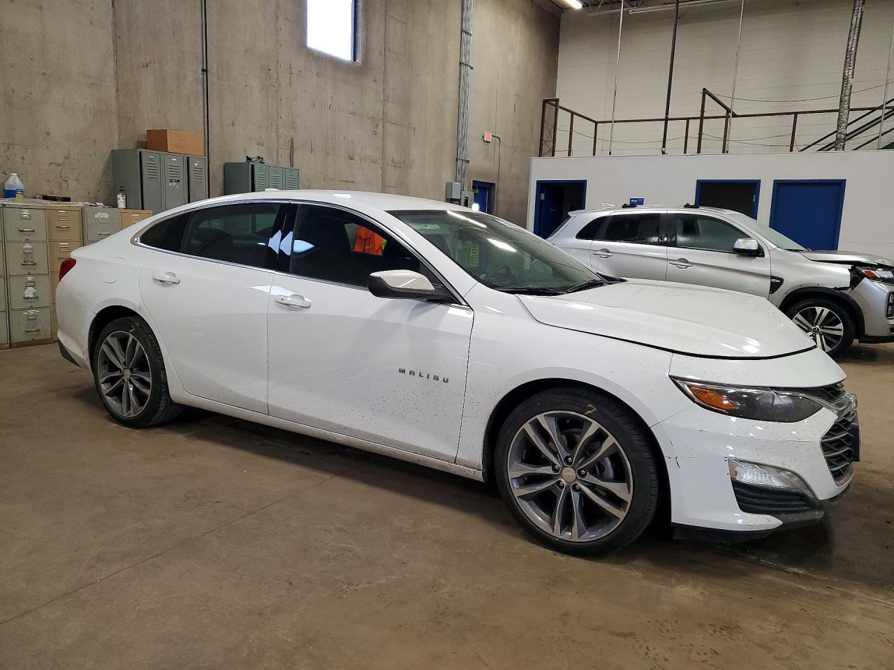 2023 CHEVROLET MALIBU LT photo 4
