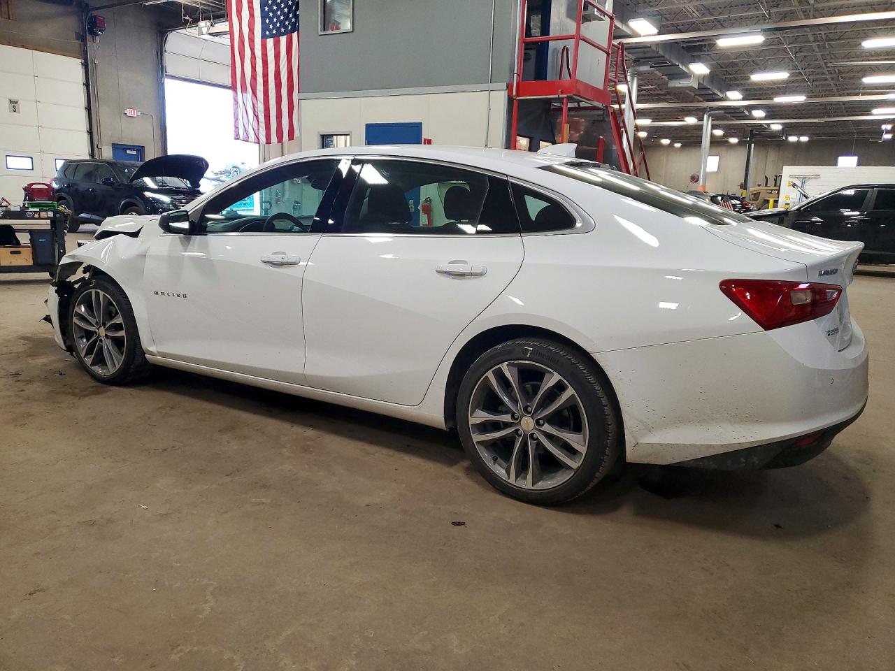 2023 CHEVROLET MALIBU LT photo 2