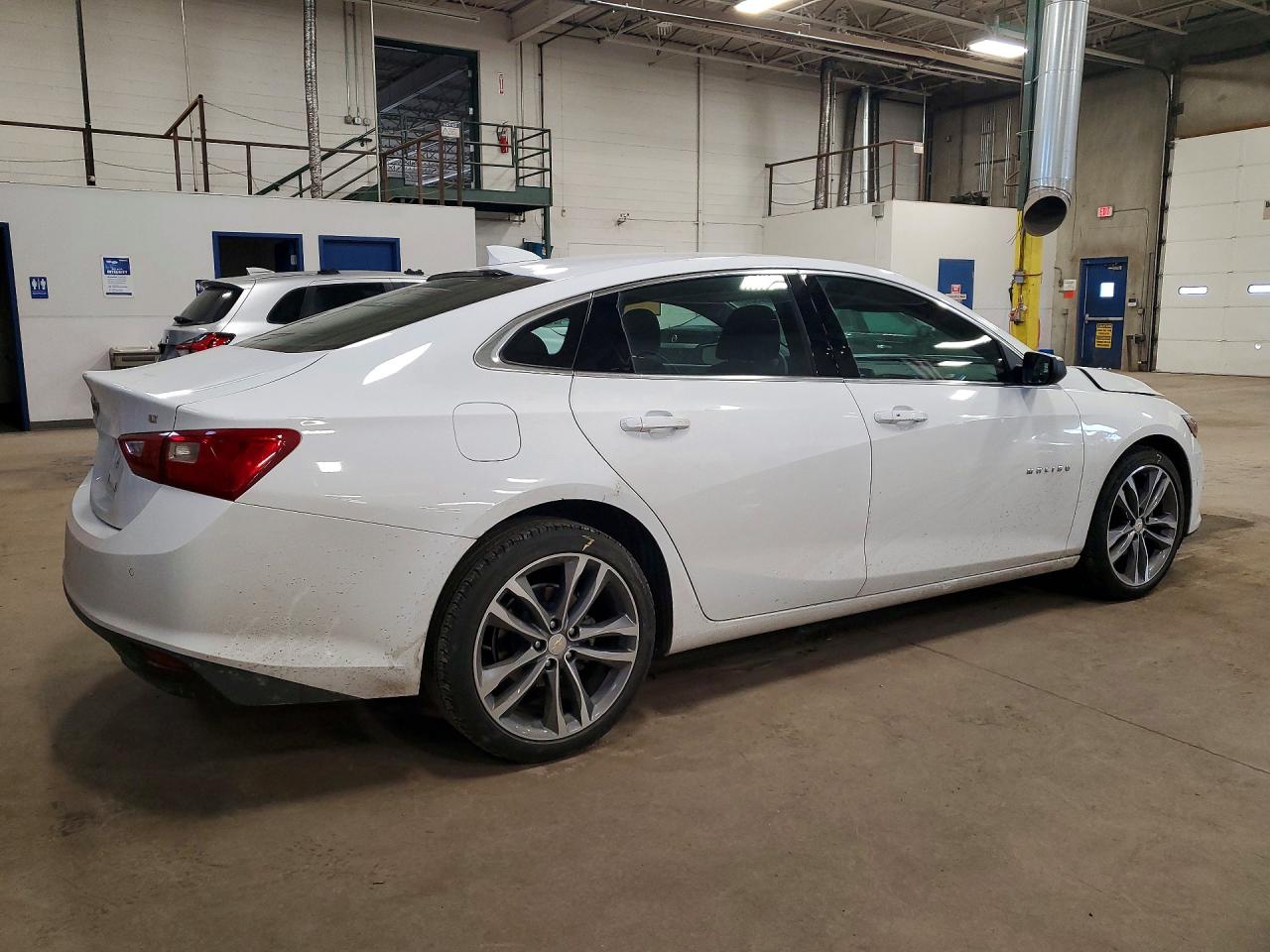 2023 CHEVROLET MALIBU LT photo 3