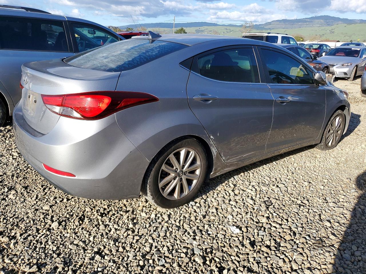 2015 HYUNDAI ELANTRA SE photo 3