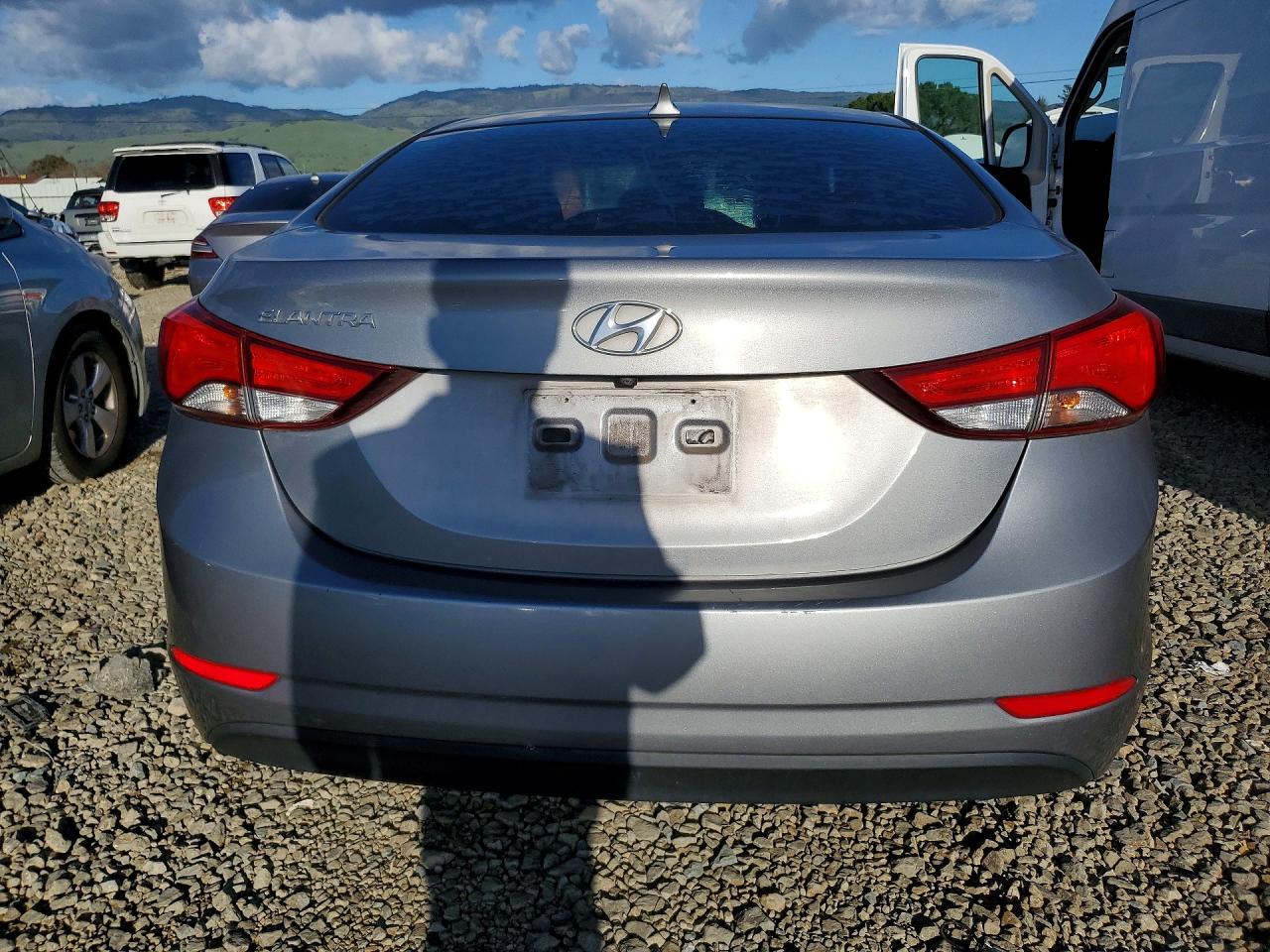 2015 HYUNDAI ELANTRA SE photo 6