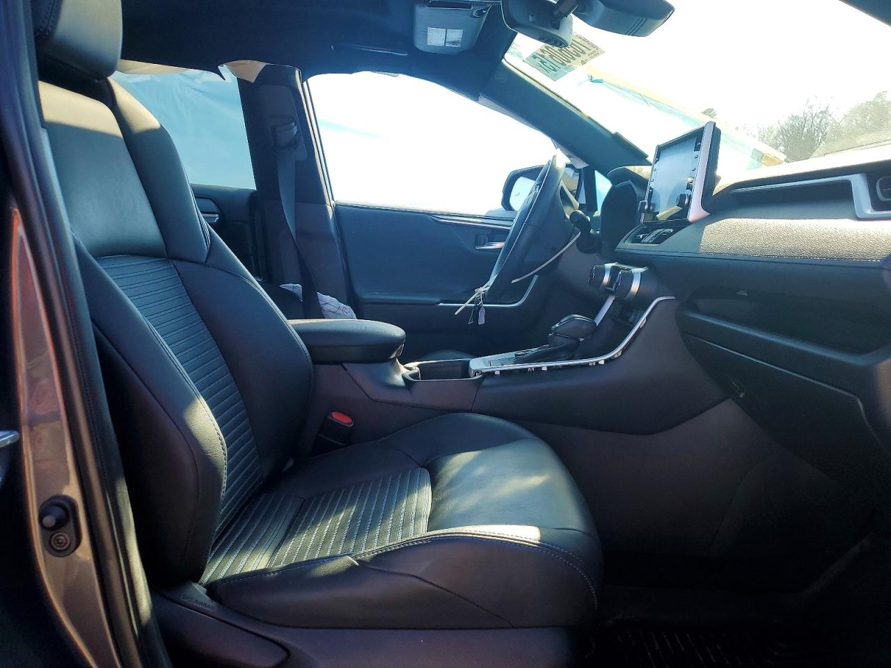 2022 TOYOTA RAV4 XSE photo 19