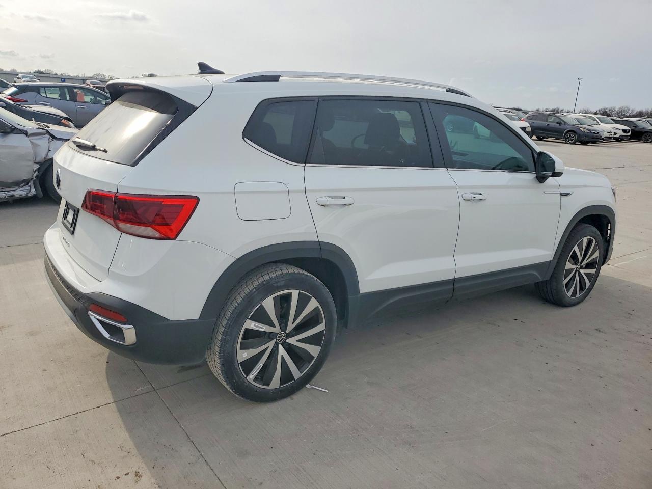 2024 VOLKSWAGEN TAOS SE photo 7