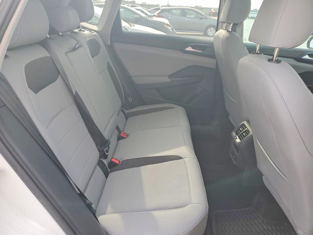 2024 VOLKSWAGEN TAOS SE photo 31