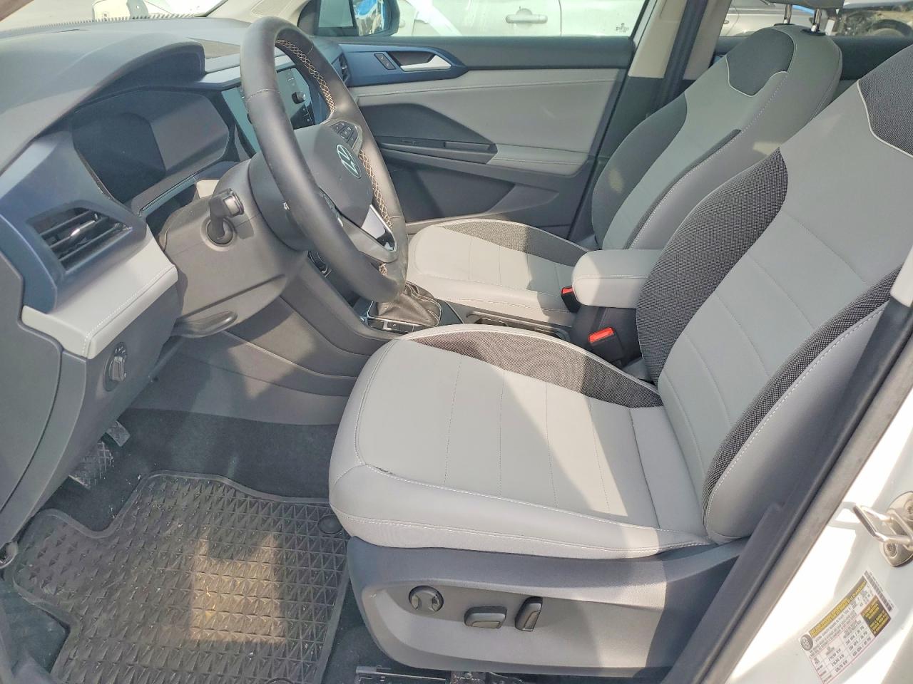 2024 VOLKSWAGEN TAOS SE photo 19