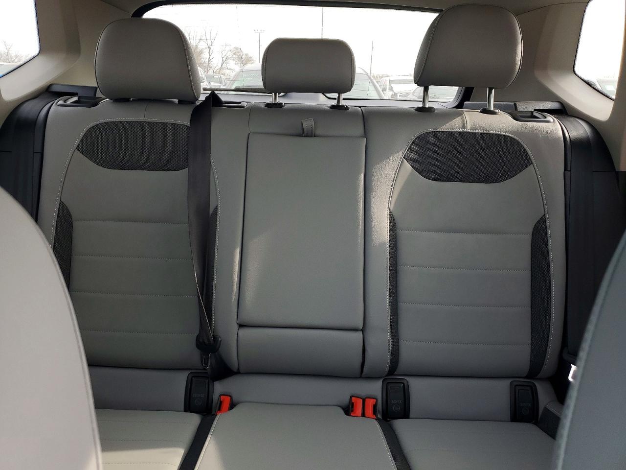 2024 VOLKSWAGEN TAOS SE photo 28