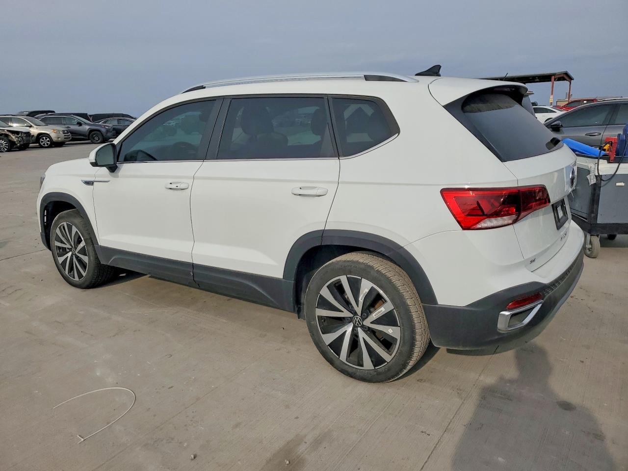 2024 VOLKSWAGEN TAOS SE photo 4