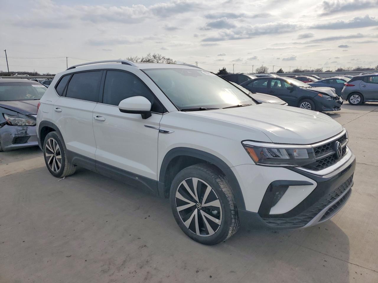 2024 VOLKSWAGEN TAOS SE photo 10
