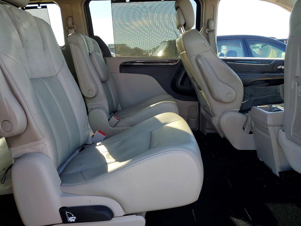 2015 CHRYSLER TOWN & COUNTRY LIMITED PLATINUM photo 21