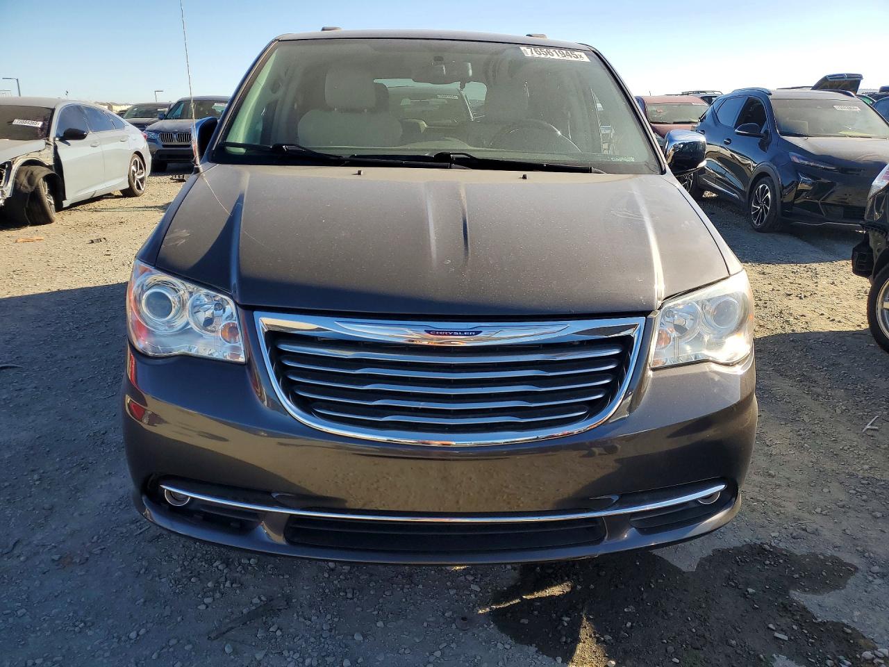 2015 CHRYSLER TOWN & COUNTRY LIMITED PLATINUM photo 9