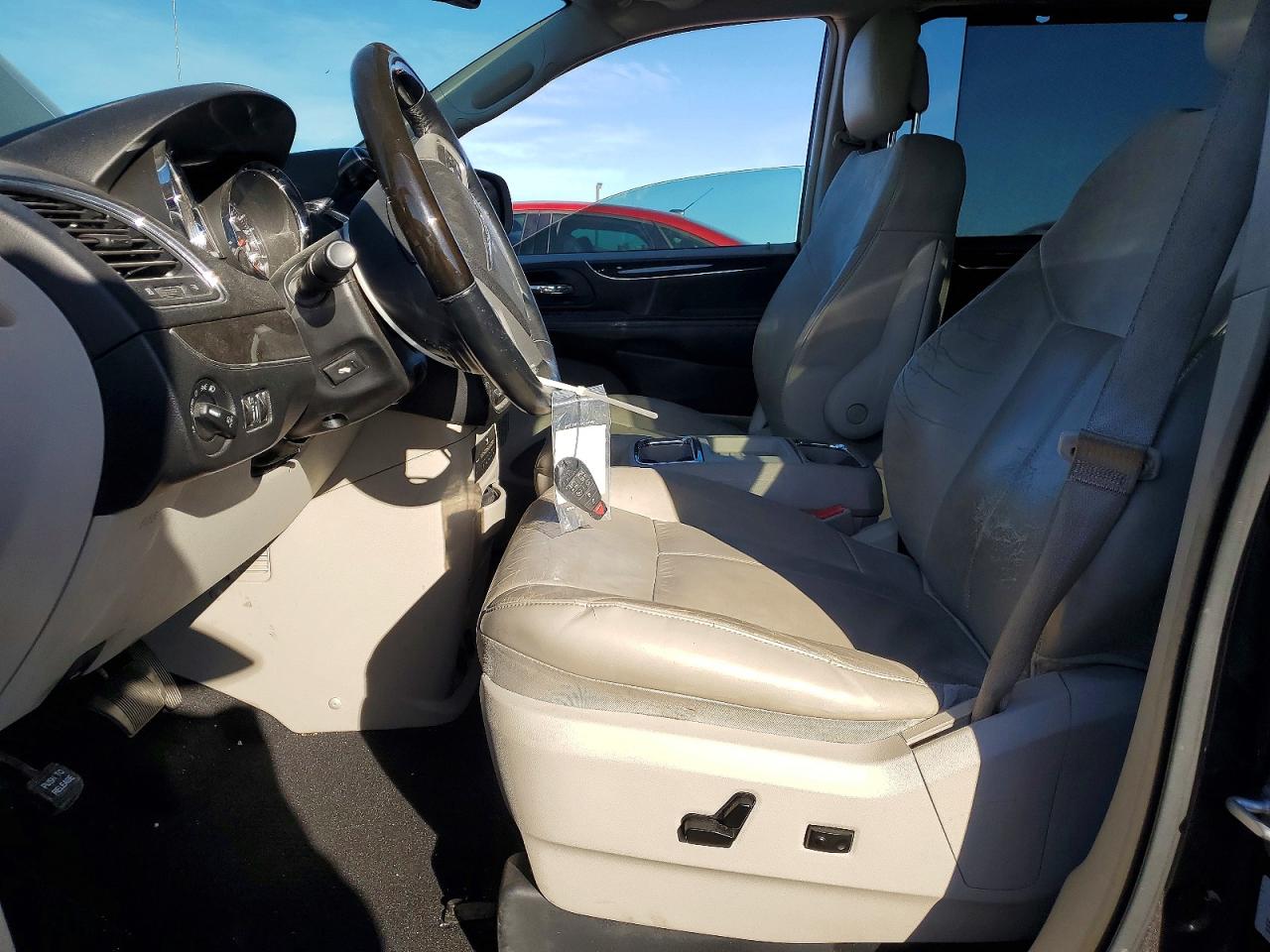 2015 CHRYSLER TOWN & COUNTRY LIMITED PLATINUM photo 13