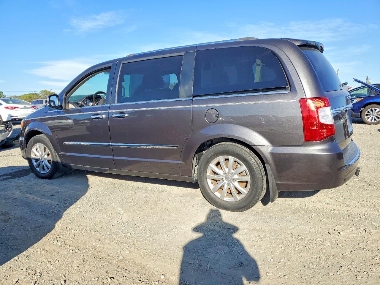 2015 CHRYSLER TOWN & COUNTRY LIMITED PLATINUM photo 3