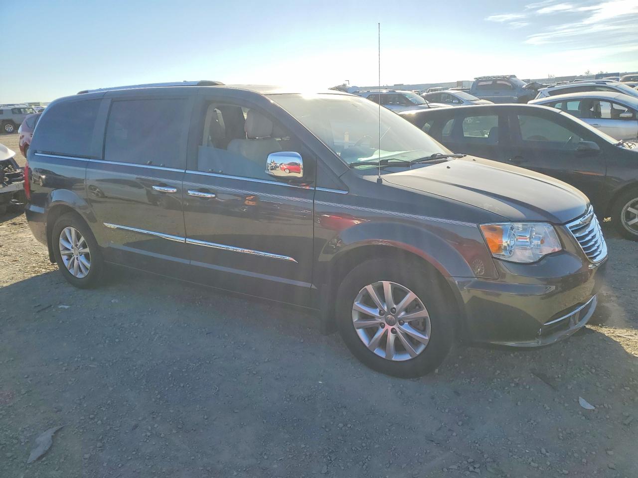 2015 CHRYSLER TOWN & COUNTRY LIMITED PLATINUM photo 7