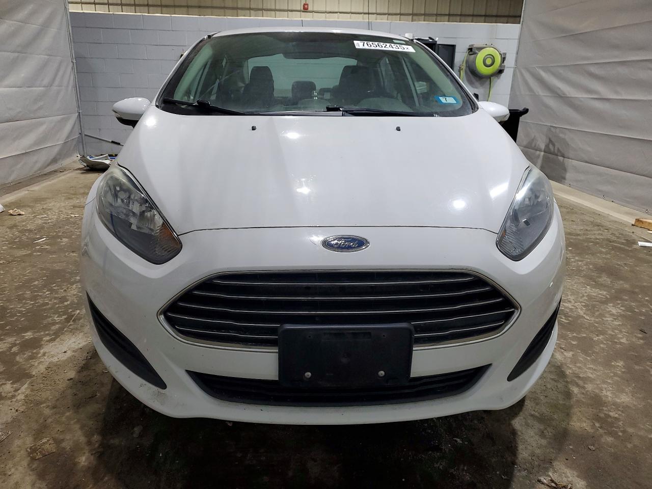 2015 FORD FIESTA SE photo 9