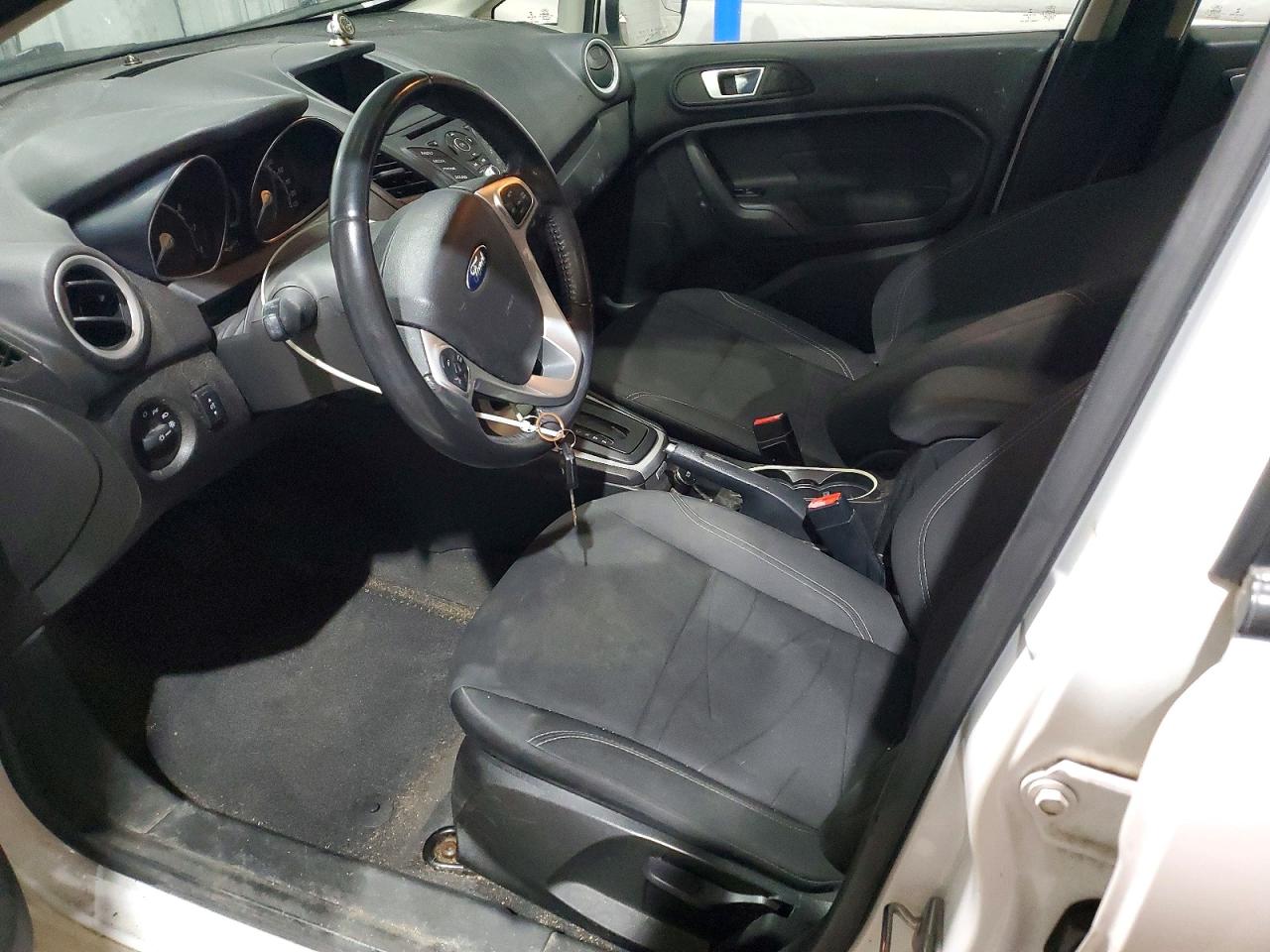 2015 FORD FIESTA SE photo 13