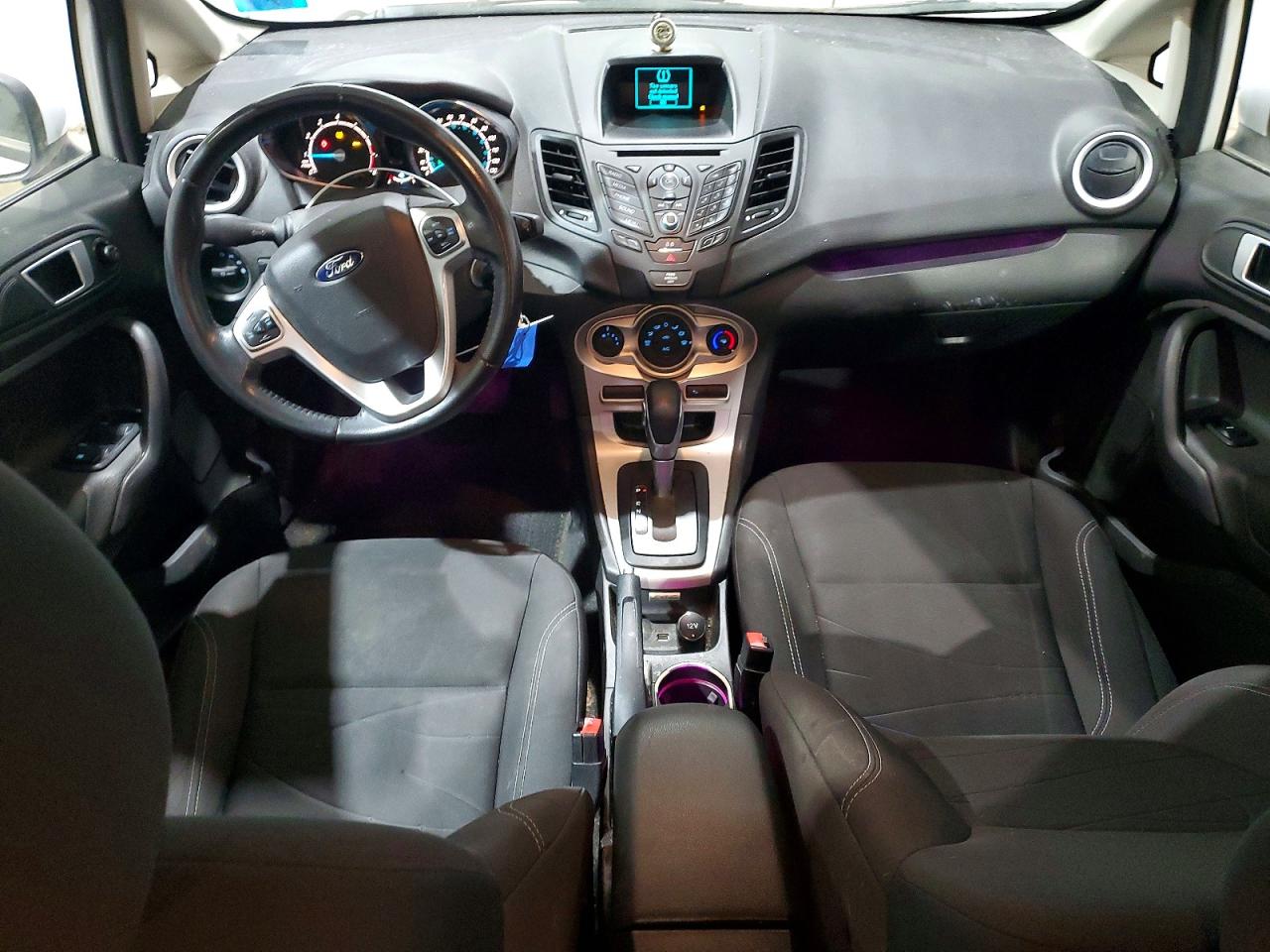 2015 FORD FIESTA SE photo 15