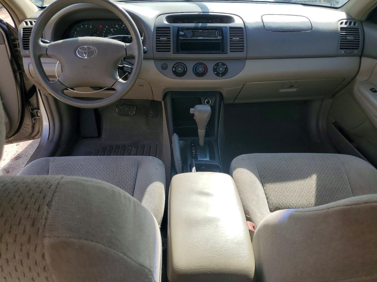 2004 TOYOTA CAMRY LE photo 15