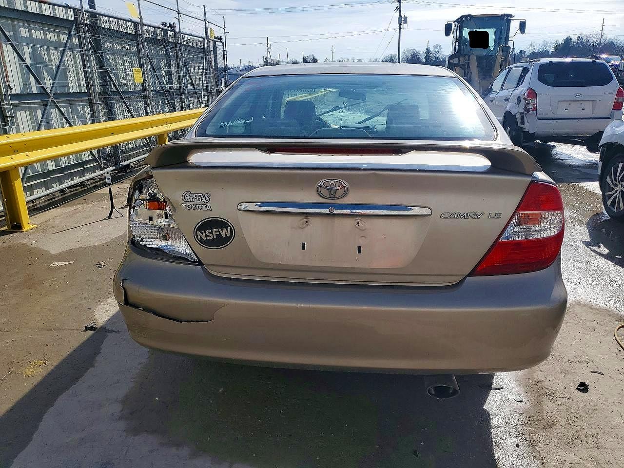 2004 TOYOTA CAMRY LE photo 11