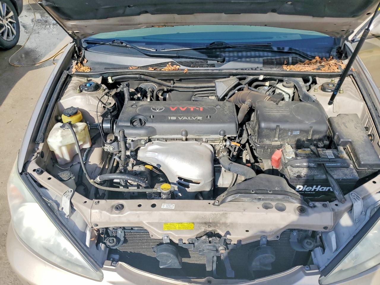 2004 TOYOTA CAMRY LE photo 21