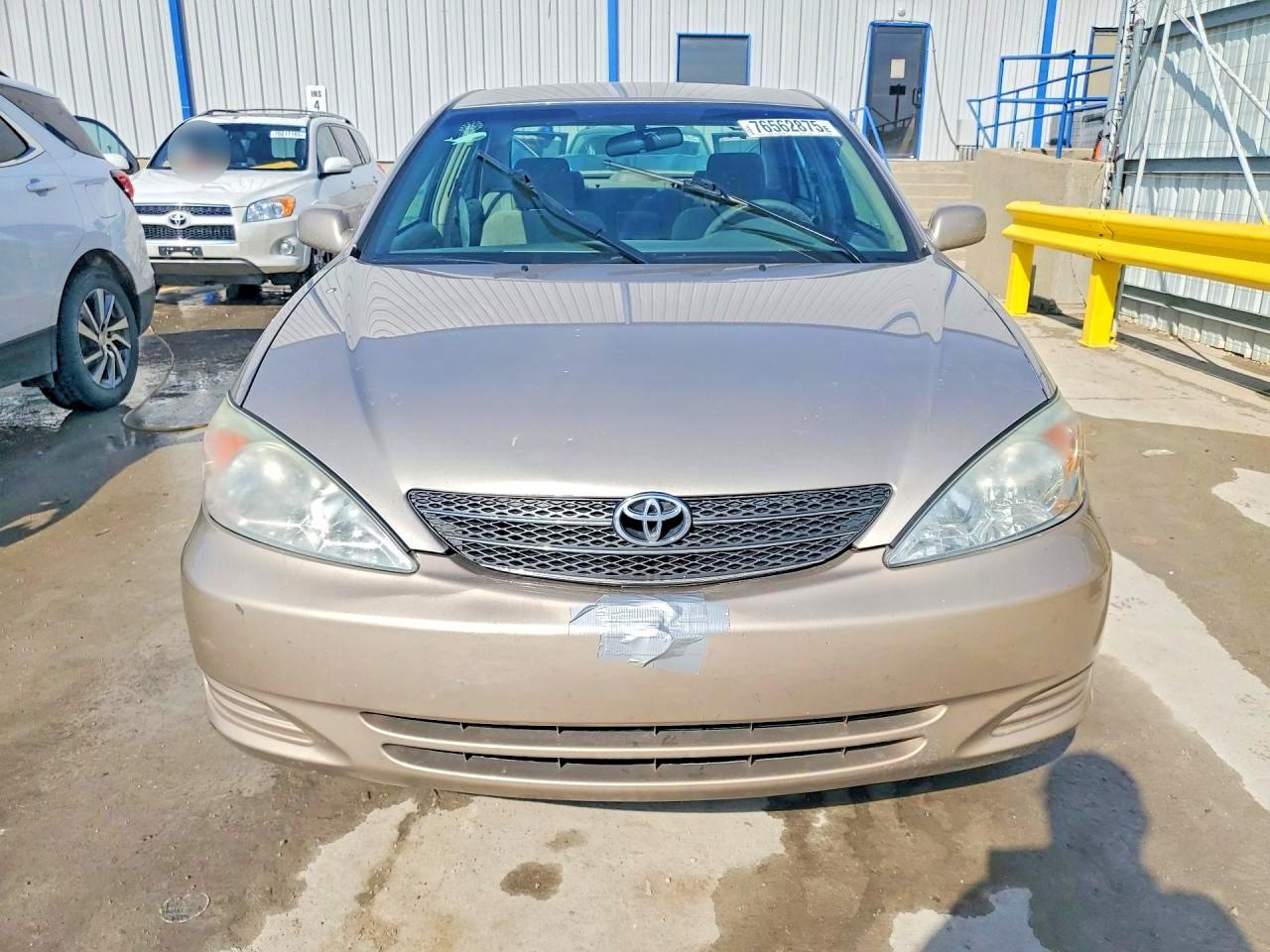 2004 TOYOTA CAMRY LE photo 9