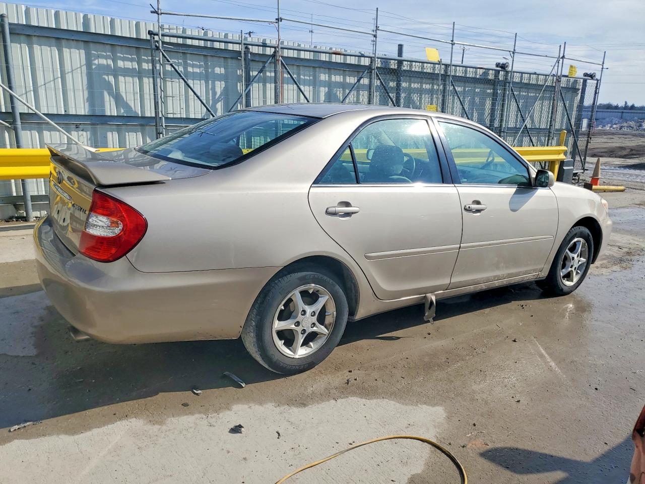 2004 TOYOTA CAMRY LE photo 5
