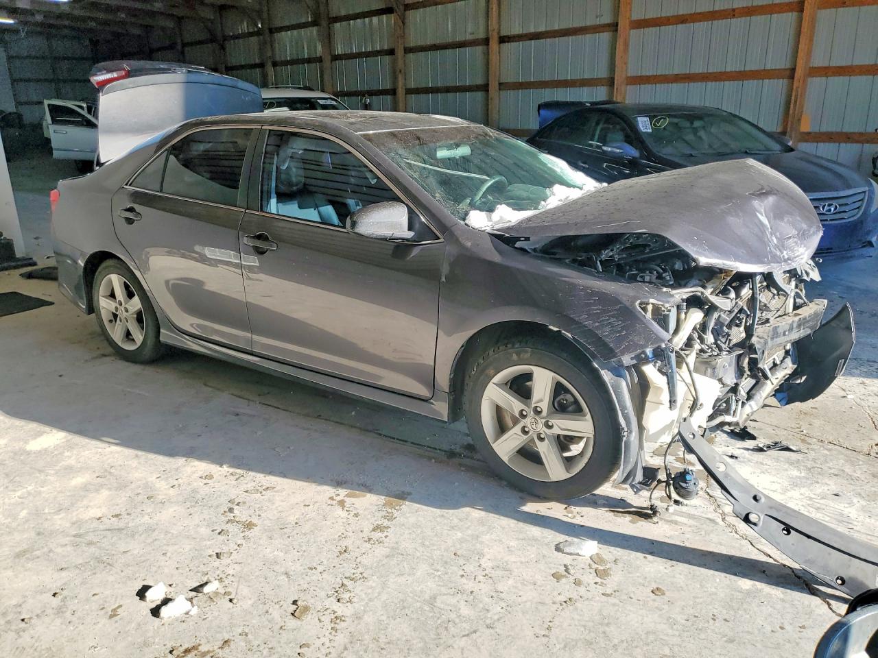 2013 TOYOTA CAMRY L photo 10