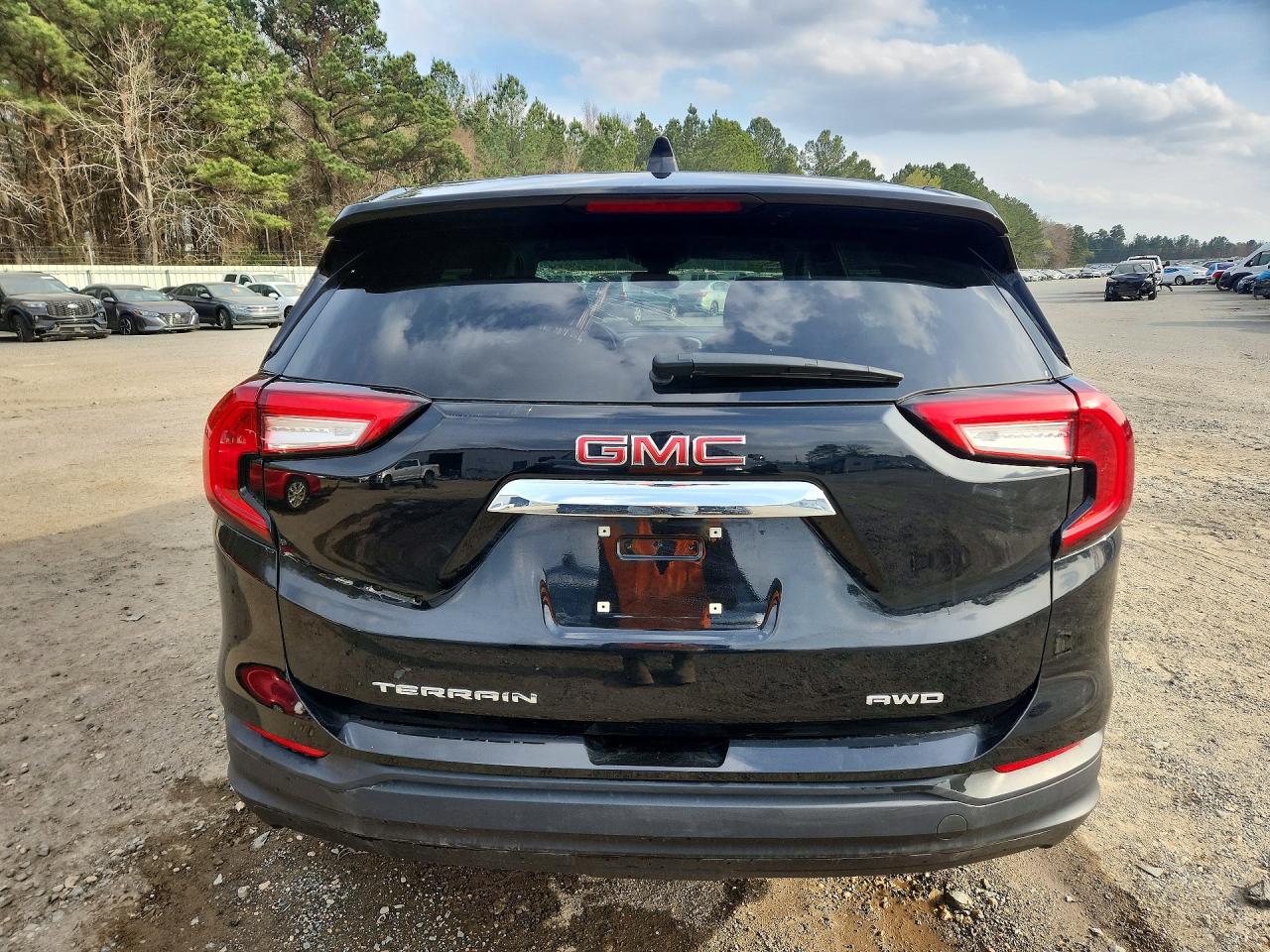 2024 GMC TERRAIN SLE photo 11