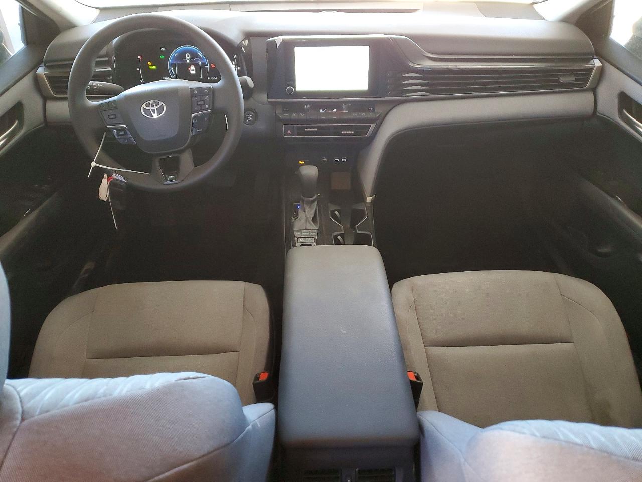 2025 TOYOTA CAMRY LE photo 8