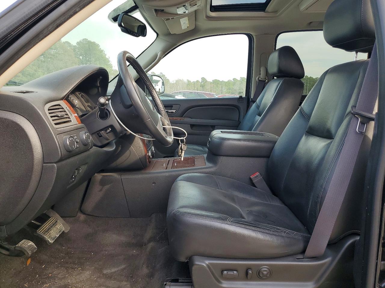 2011 CHEVROLET SUBURBAN K1500 LTZ photo 13