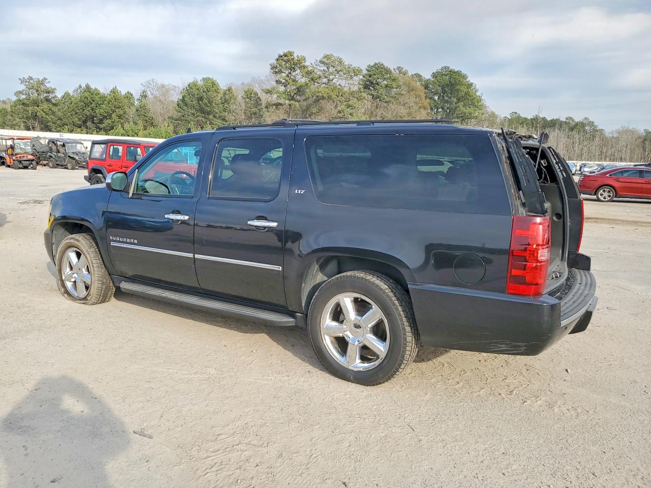 2011 CHEVROLET SUBURBAN K1500 LTZ photo 3