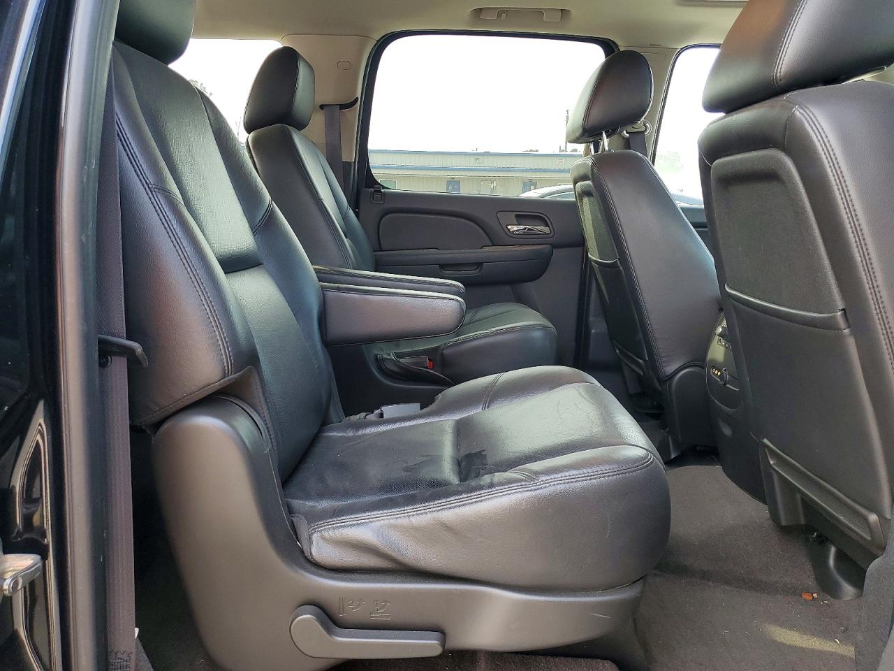2011 CHEVROLET SUBURBAN K1500 LTZ photo 21