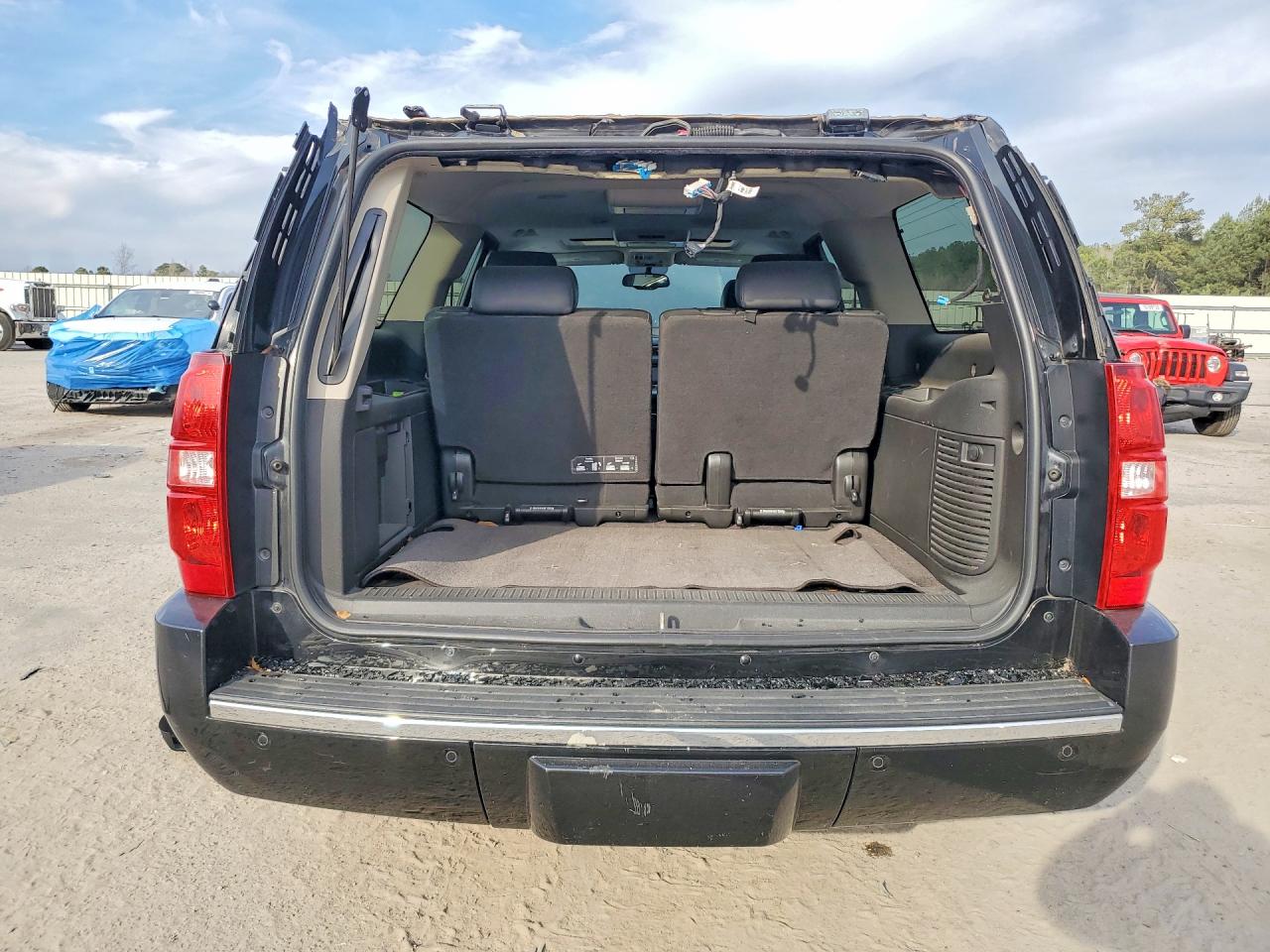 2011 CHEVROLET SUBURBAN K1500 LTZ photo 11