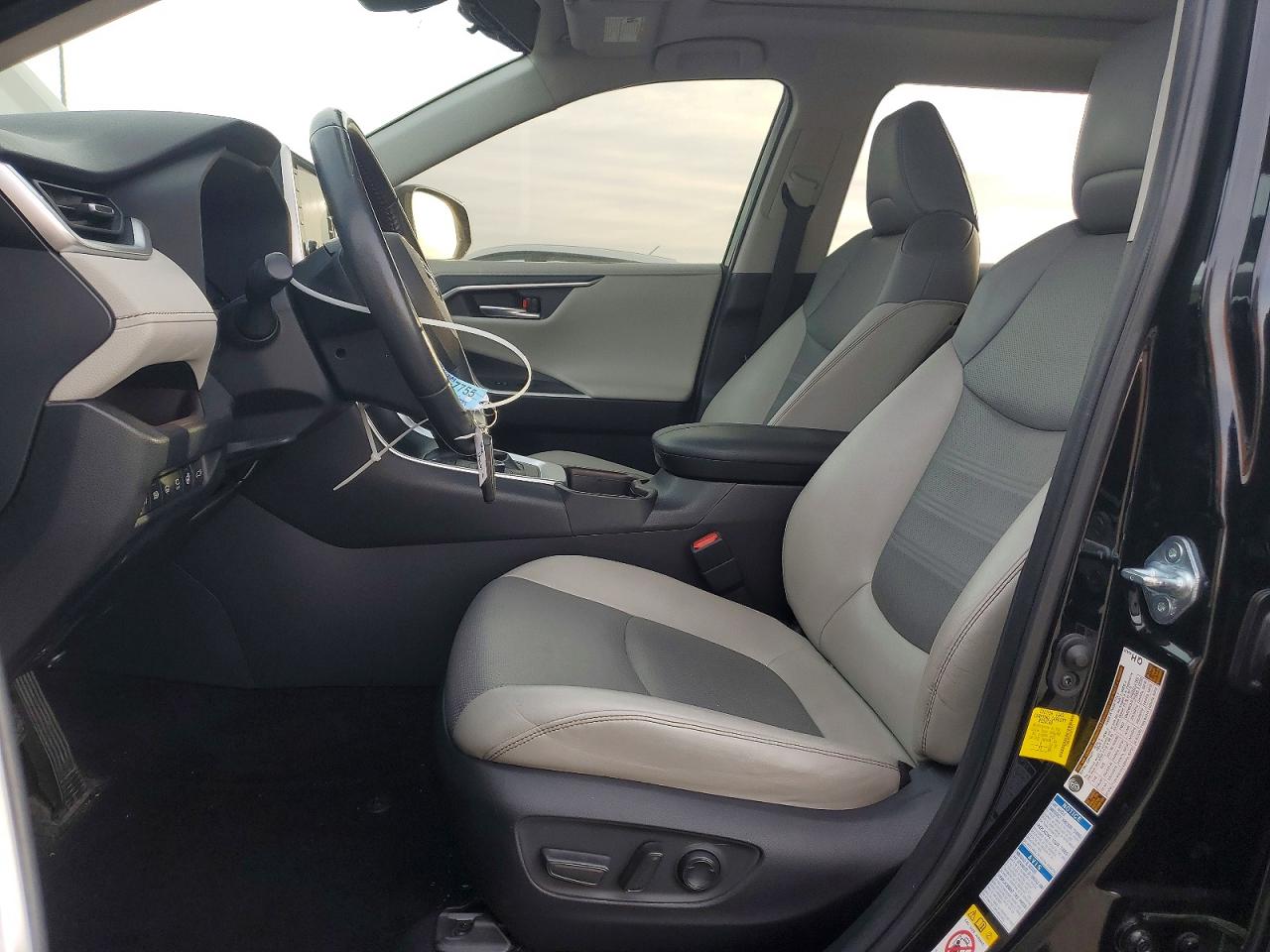2019 TOYOTA RAV4 LIMITED photo 19