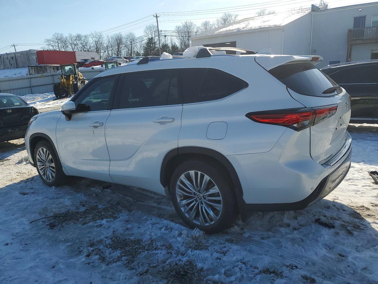 2023 TOYOTA HIGHLANDER L photo 3