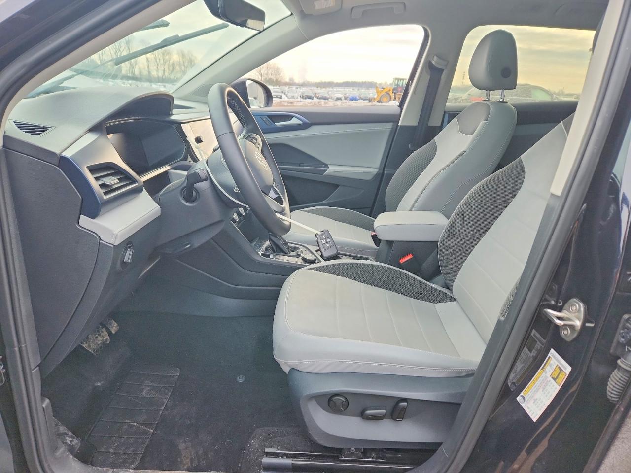 2024 VOLKSWAGEN TAOS SE photo 19