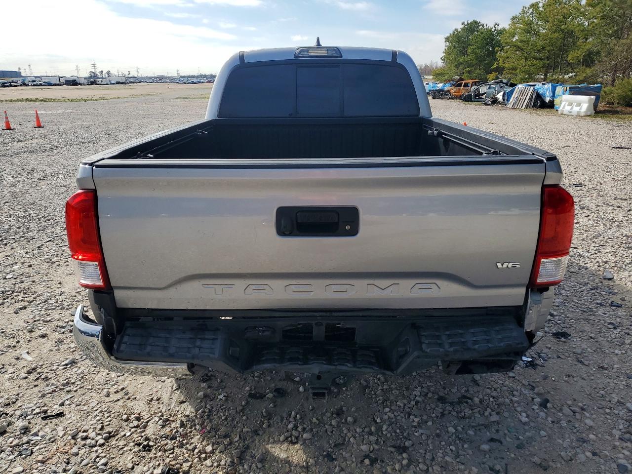 2017 TOYOTA TACOMA SR5 V6 photo 6