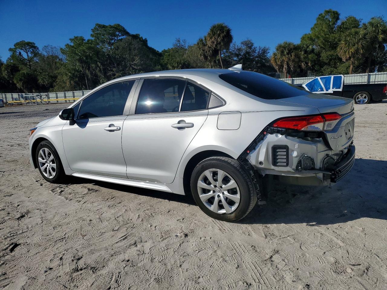 2025 TOYOTA COROLLA LE photo 4