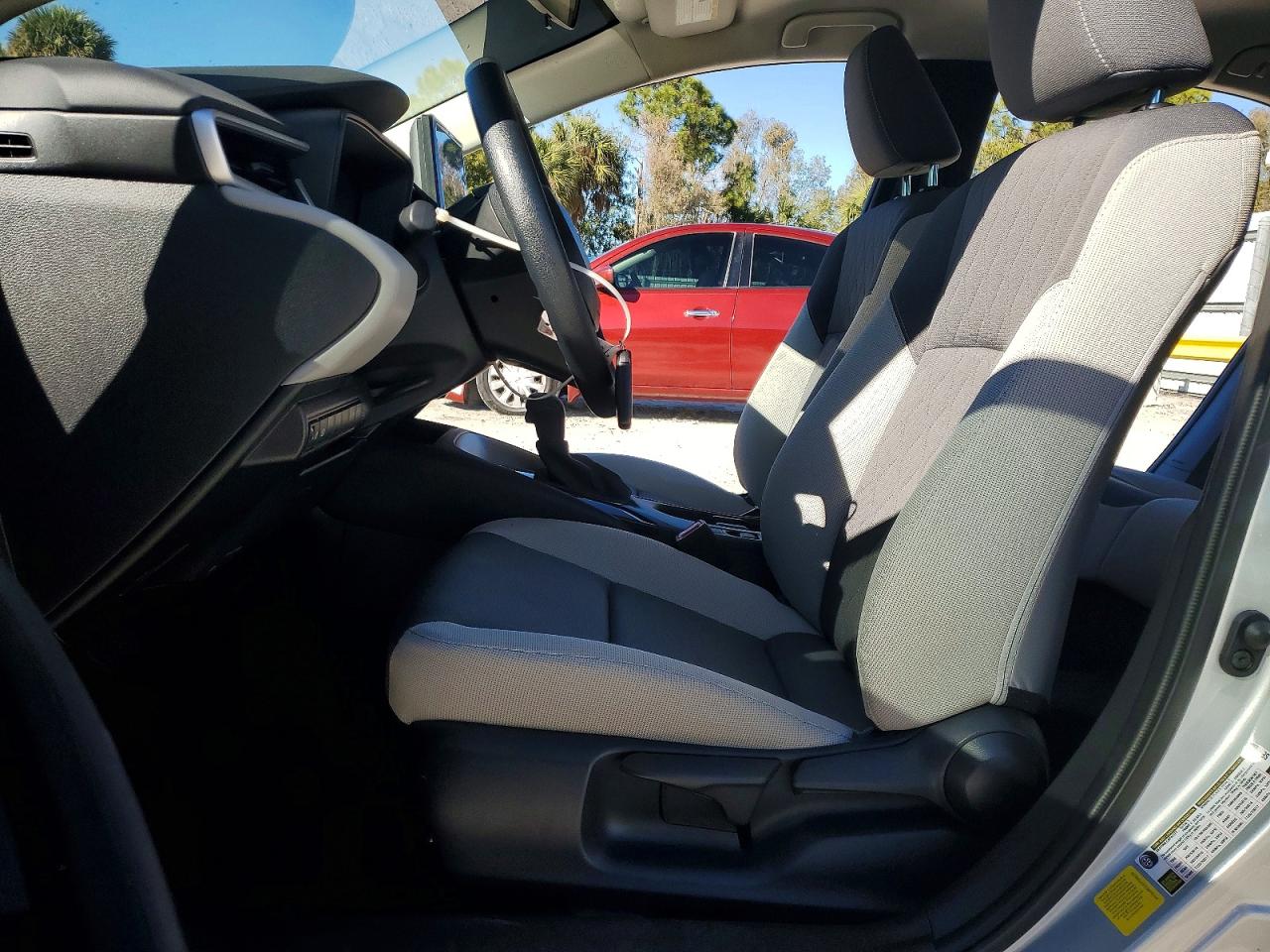 2025 TOYOTA COROLLA LE photo 19