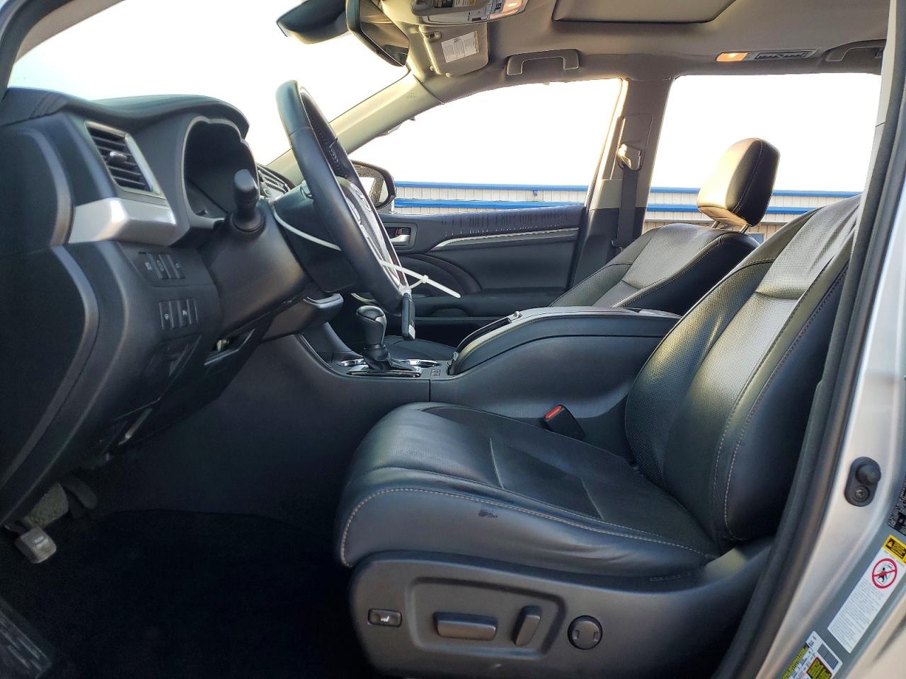 2018 TOYOTA HIGHLANDER LIMITED photo 19