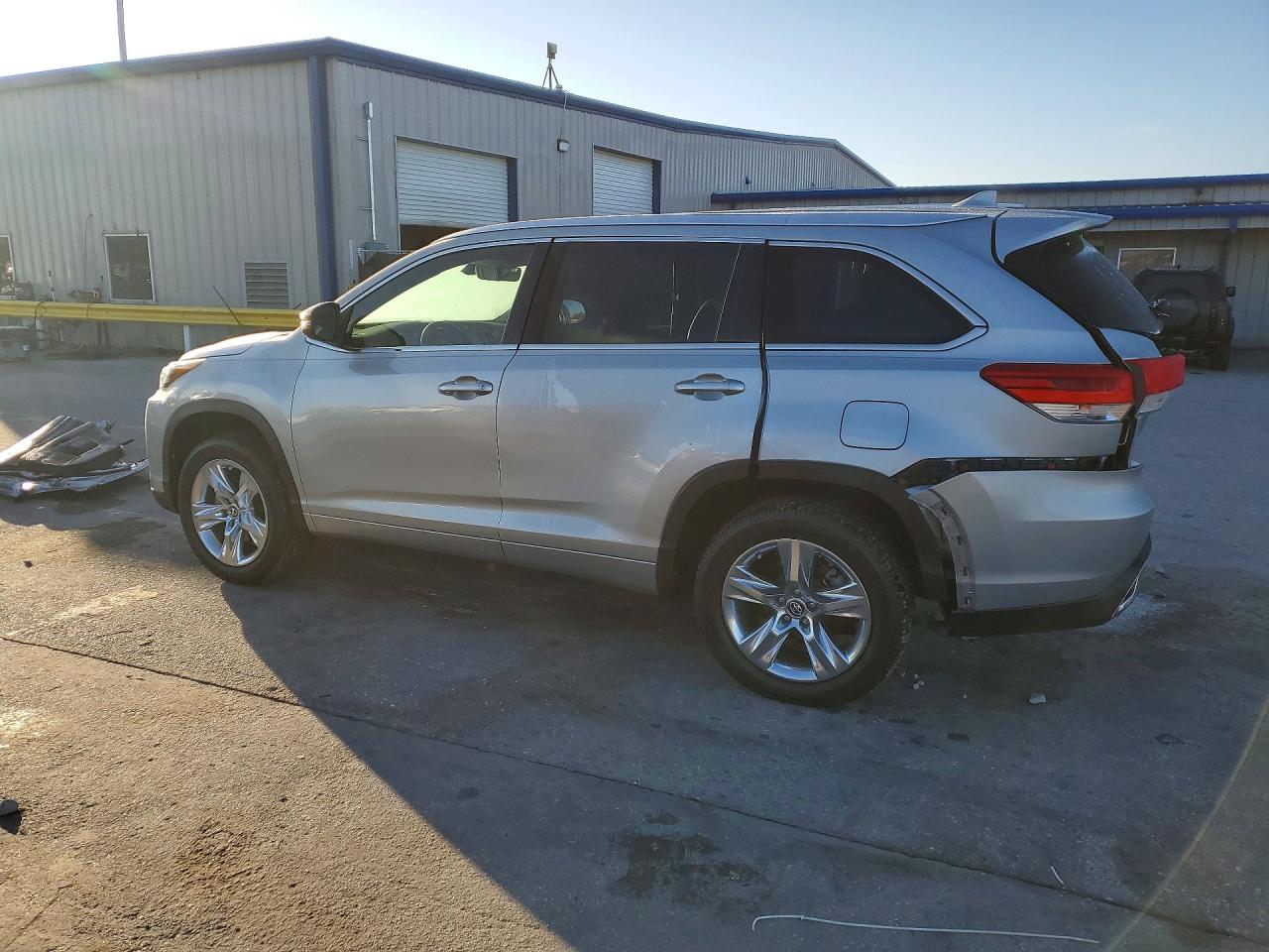 2018 TOYOTA HIGHLANDER LIMITED photo 4