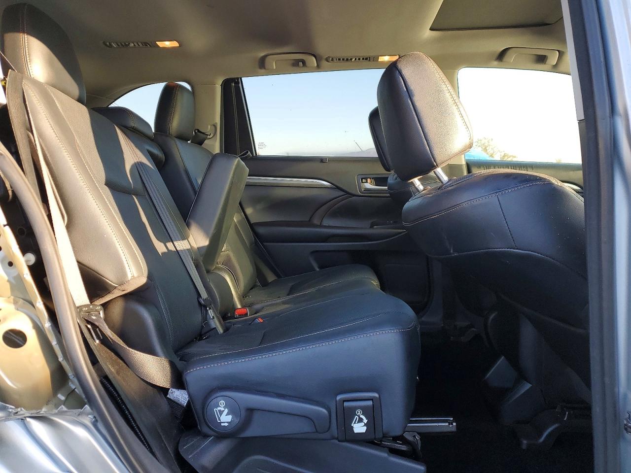 2018 TOYOTA HIGHLANDER LIMITED photo 31