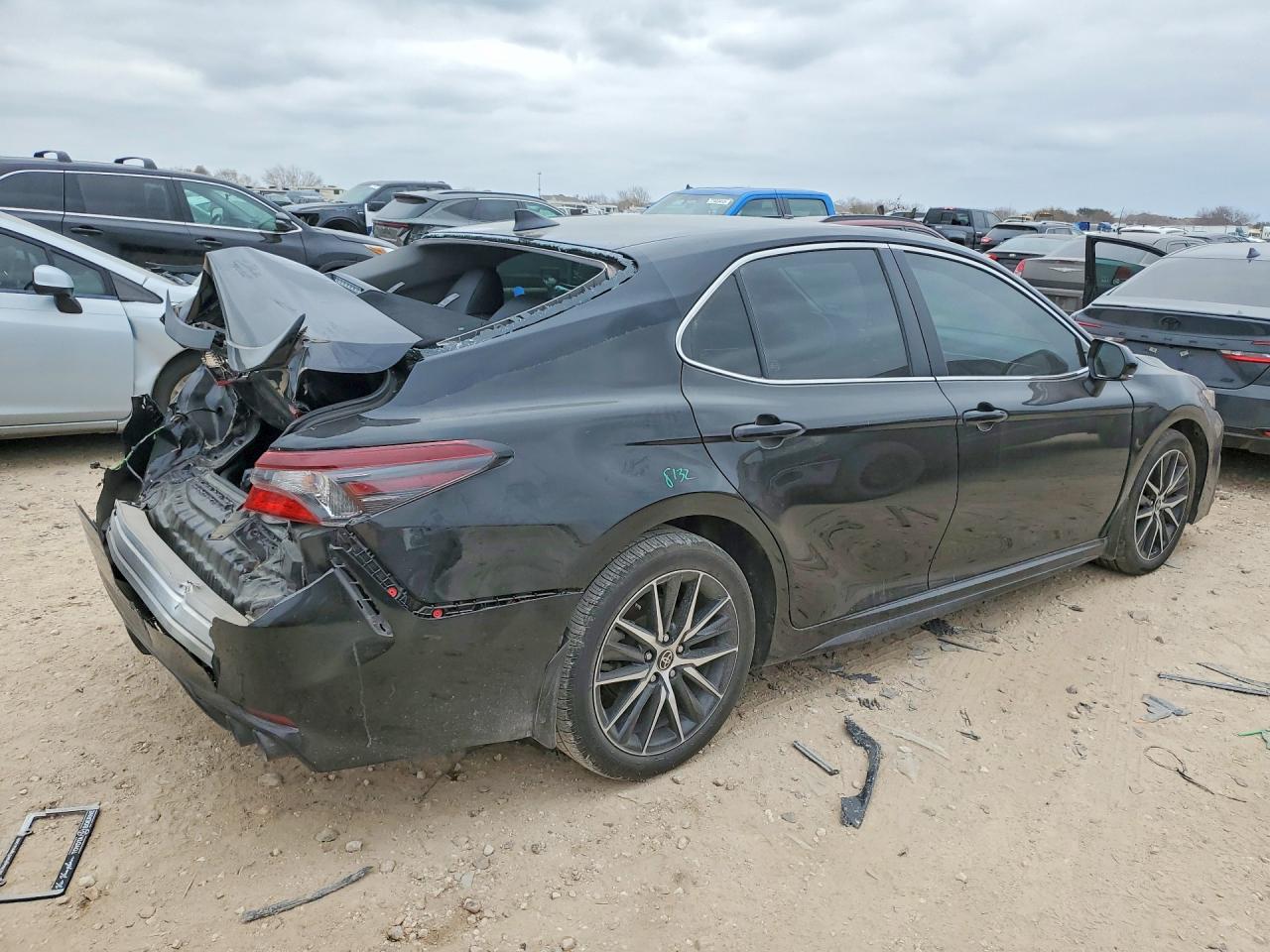 2024 TOYOTA CAMRY SE photo 3