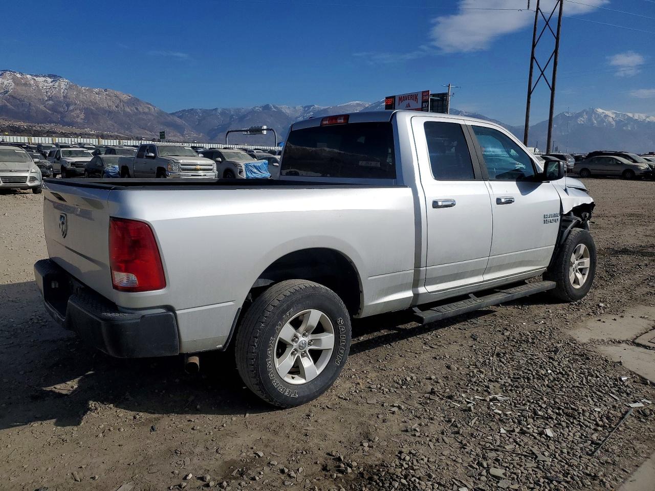 2013 RAM 1500 SLT photo 3