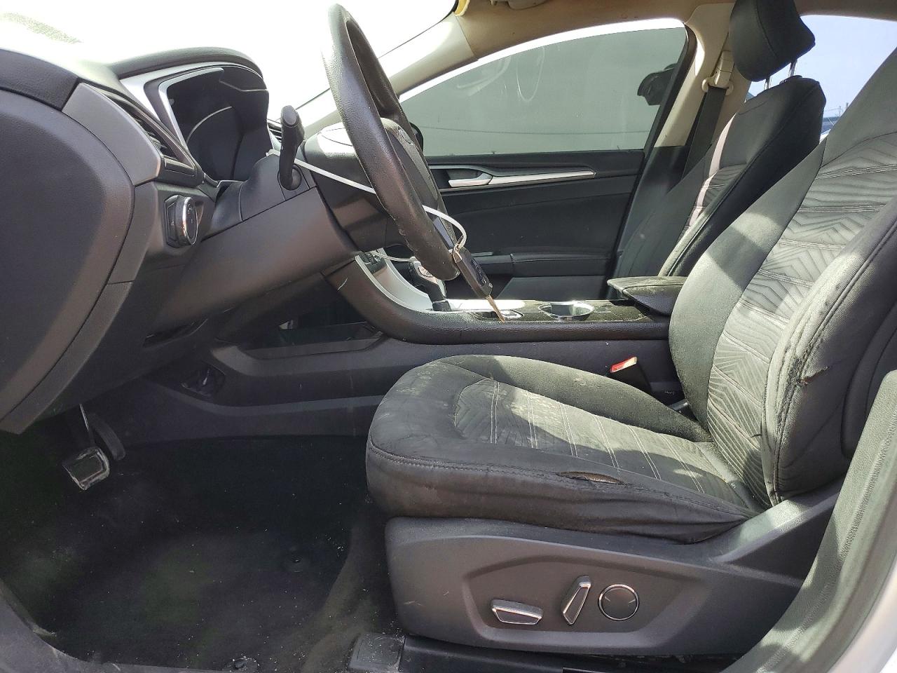2016 FORD FUSION SE photo 13