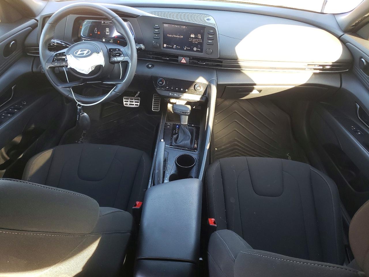 2025 HYUNDAI ELANTRA SEL SPORT photo 8