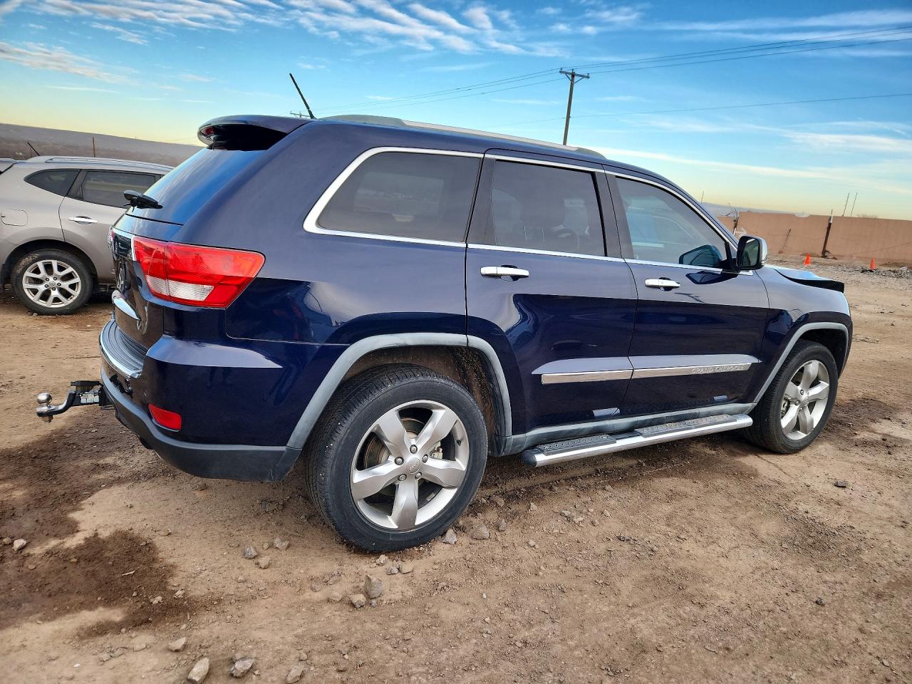 2012 JEEP GRAND CHEROKEE OVERLAND photo 3