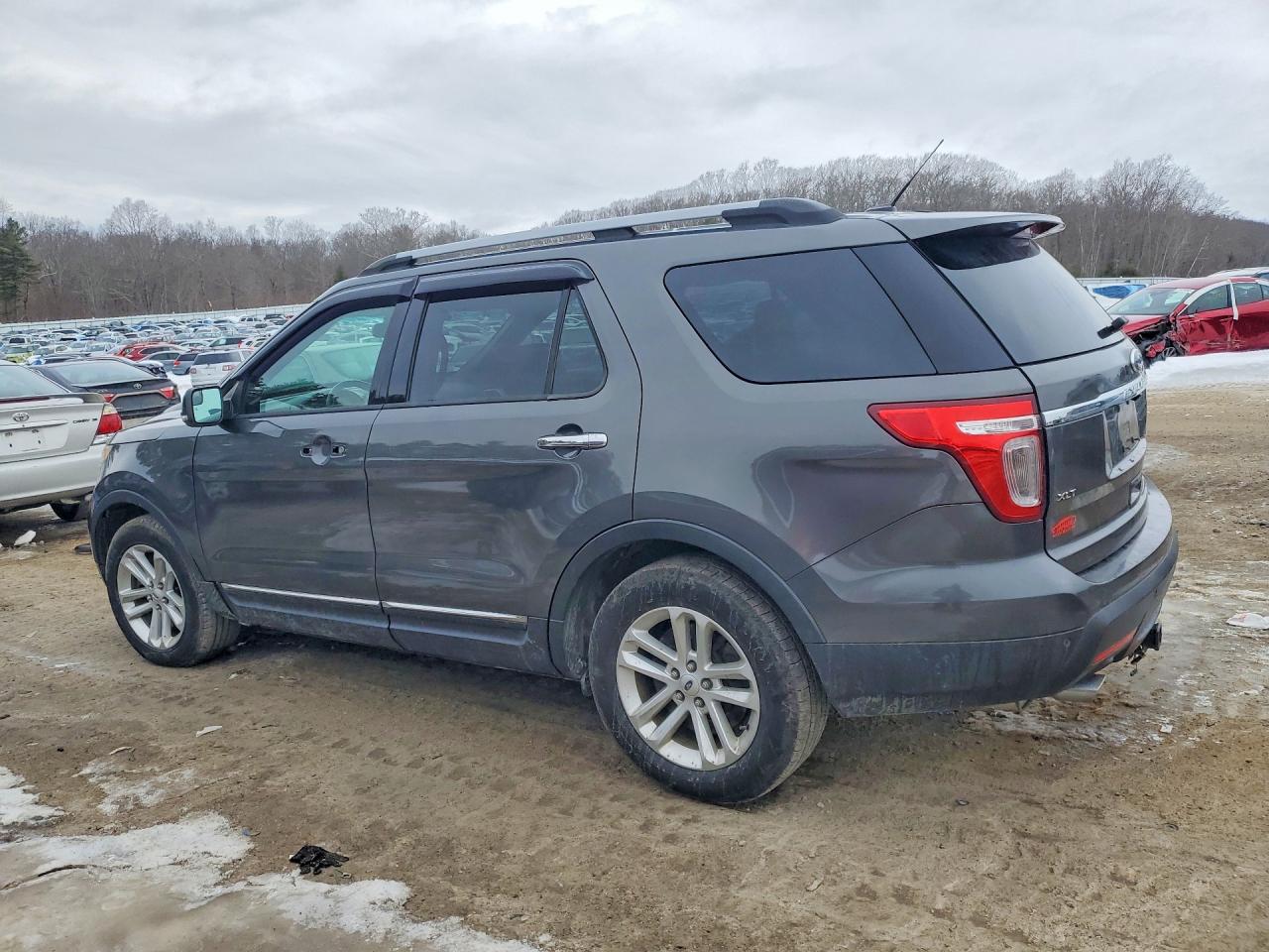 2015 FORD EXPLORER XLT photo 3